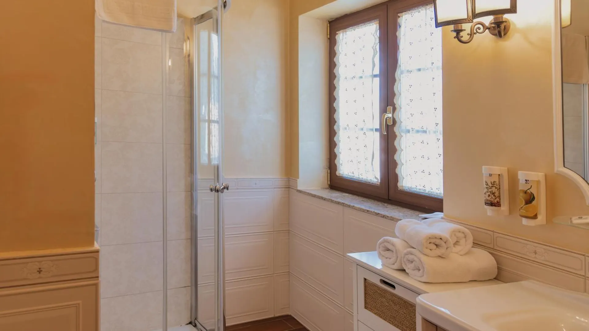 Bella & Stella Rooms Buje 4*,  Croatia